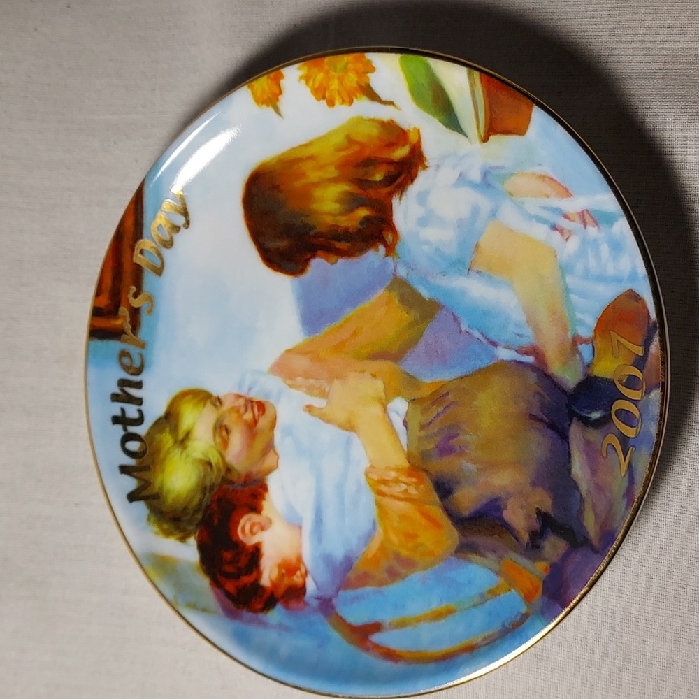 Vintage 2007 Avon Mother's Day Plate